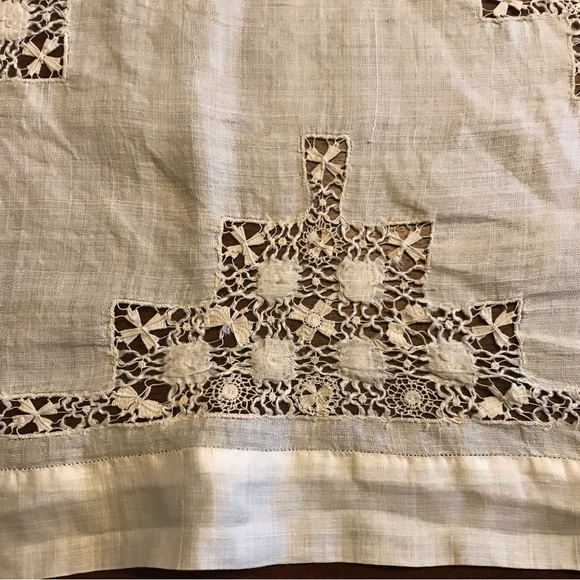 Vintage Table Linen (Linen /Silk) - Picture 2 of 3
